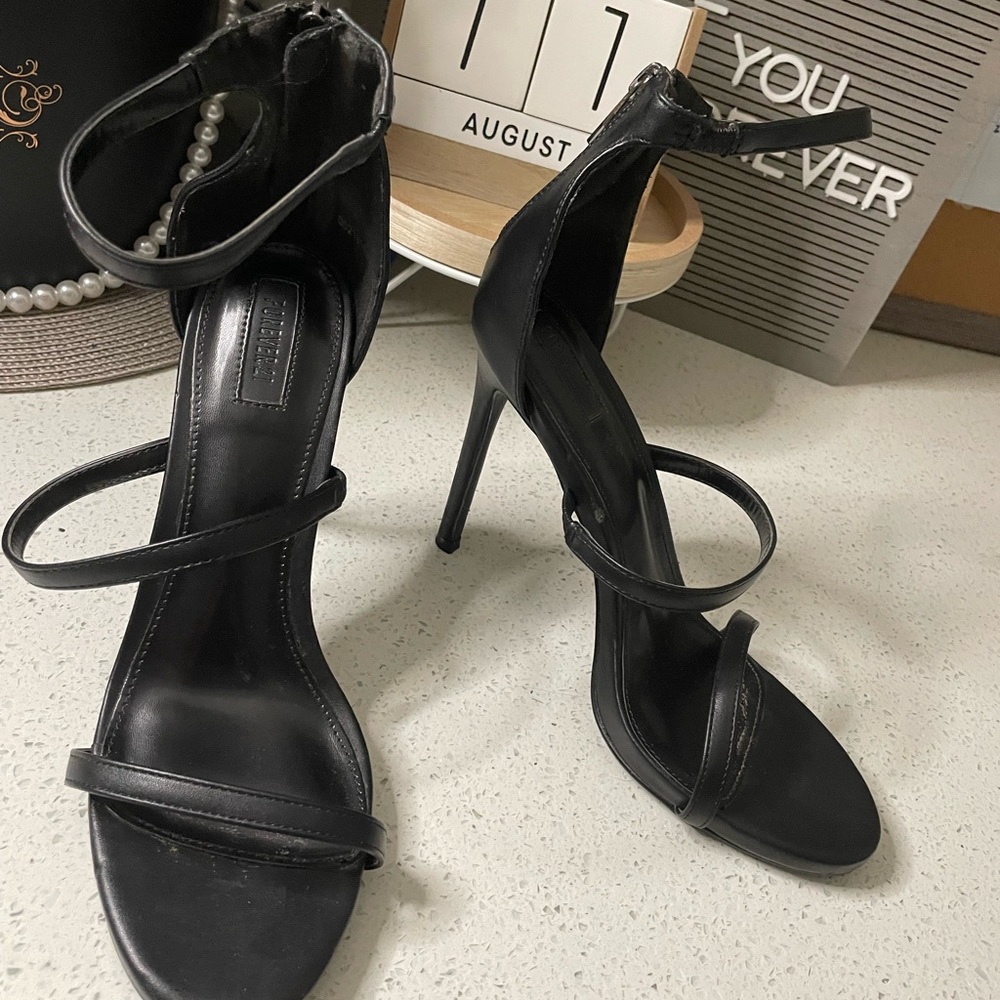 **bundle 2 pair of size 9 heels black & nude pink.